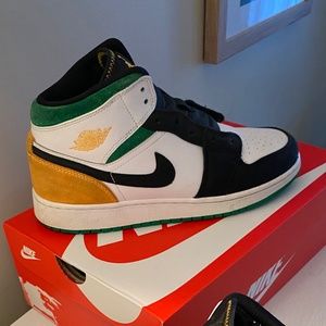Nike Air Jordan 1 Mid GS 'Lucky Green Laser Orange'